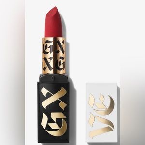 GXVE BY GWEN STEFANI ORIGINAL ME
HIGH-PERFORMANCE MATTE LIPSTICK
